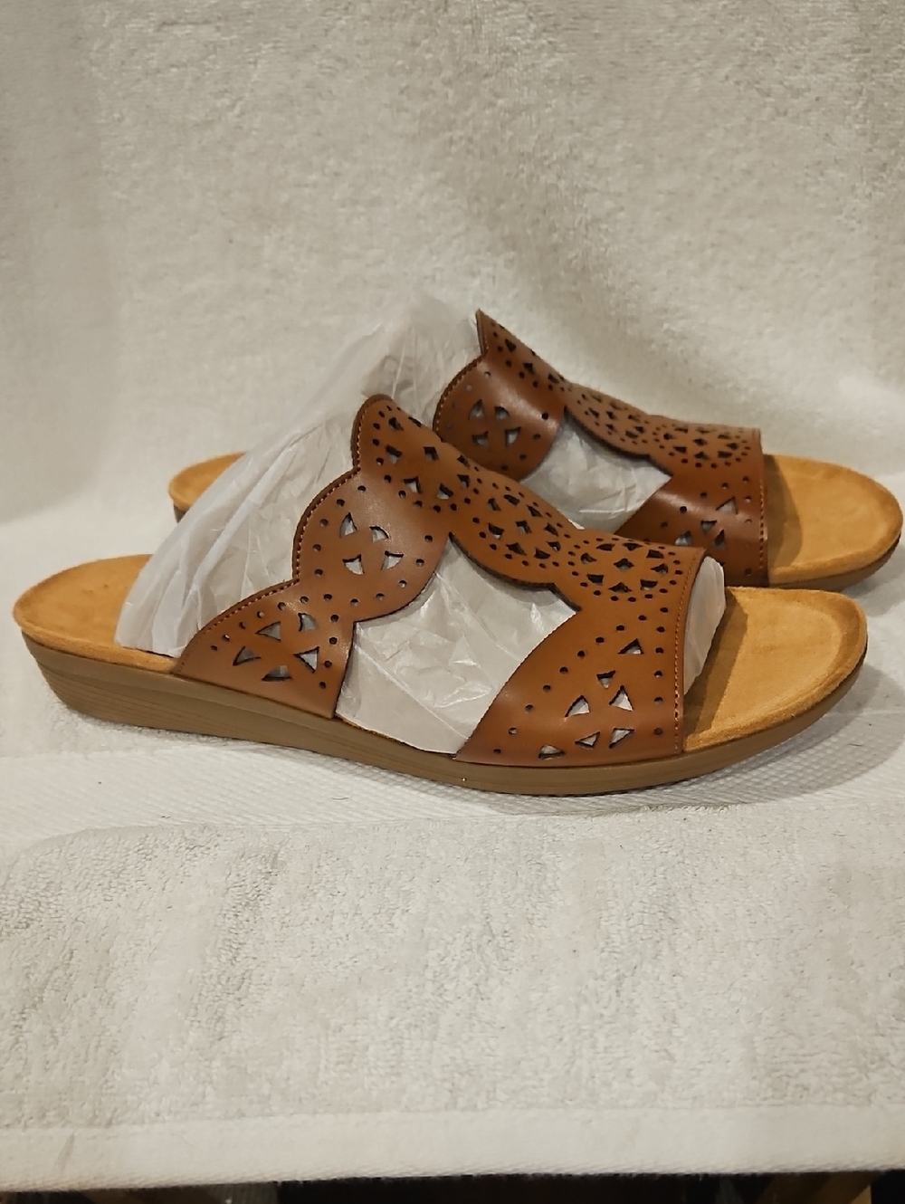 EASY SPIRIT SLIP ON SANDALS